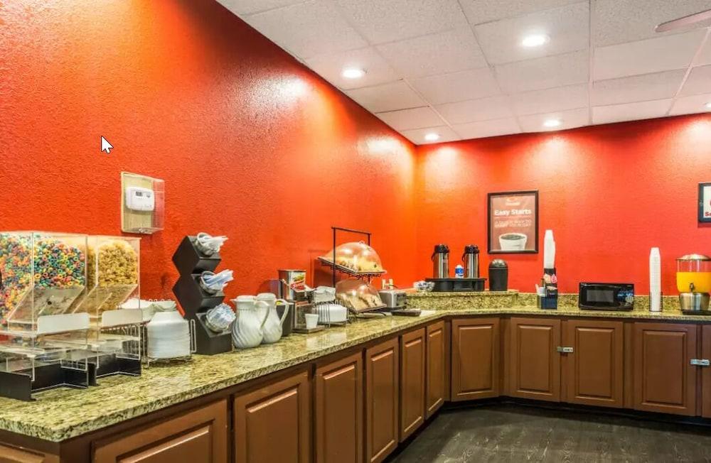 Econo Lodge Birmingham Hoover Bagian luar foto