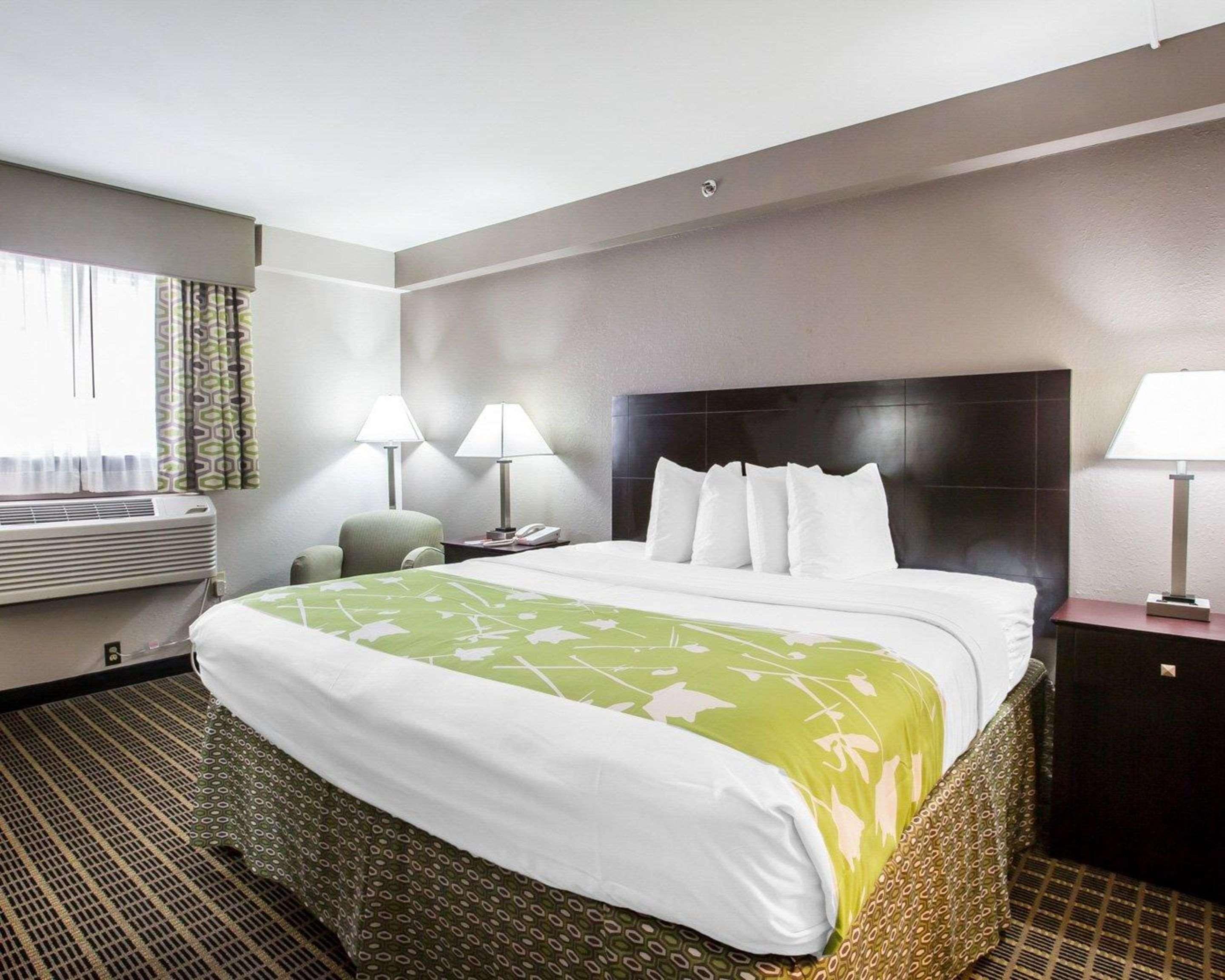 Econo Lodge Birmingham Hoover Bagian luar foto