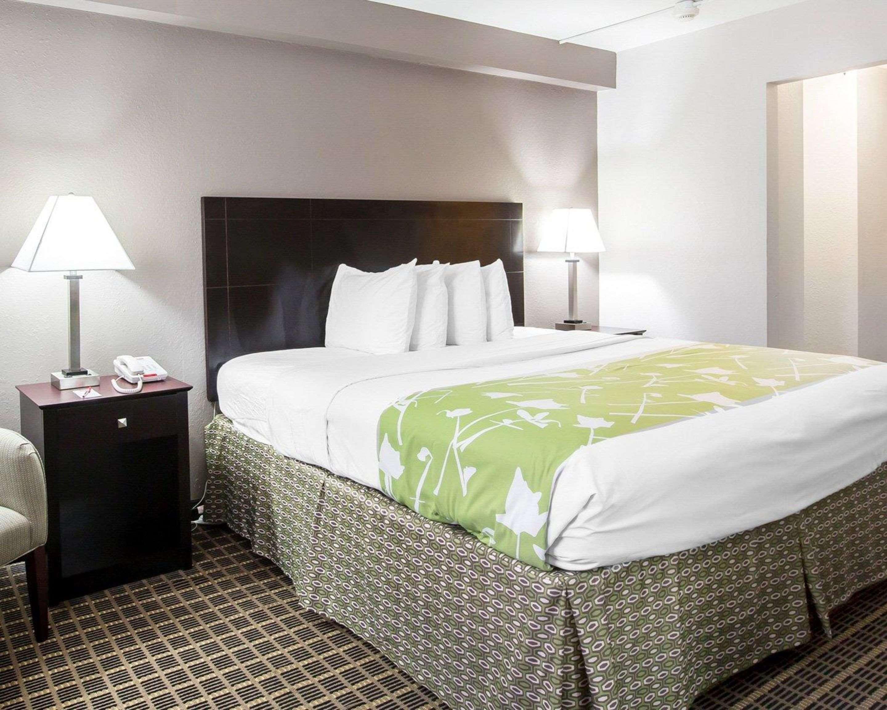 Econo Lodge Birmingham Hoover Bagian luar foto