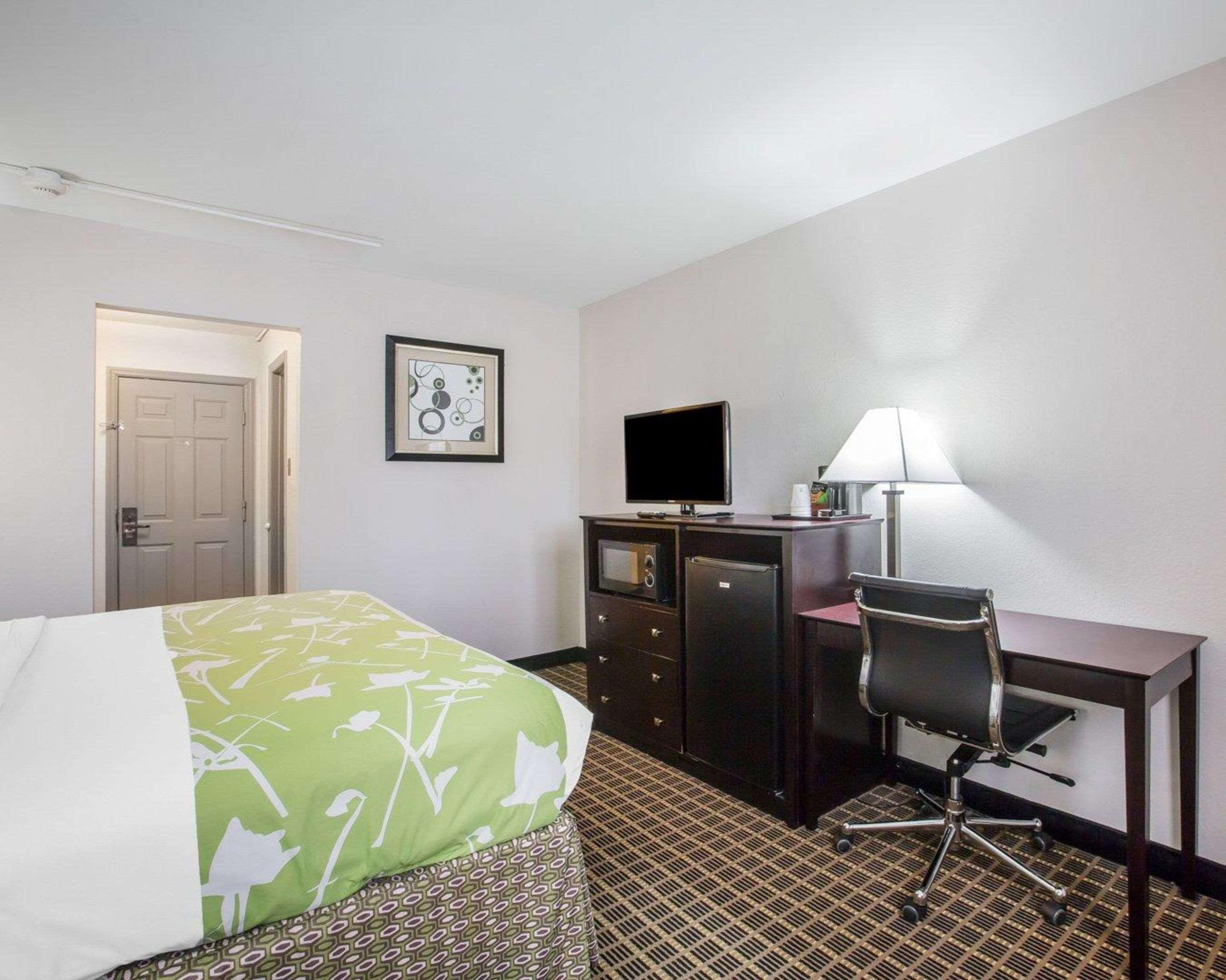 Econo Lodge Birmingham Hoover Bagian luar foto