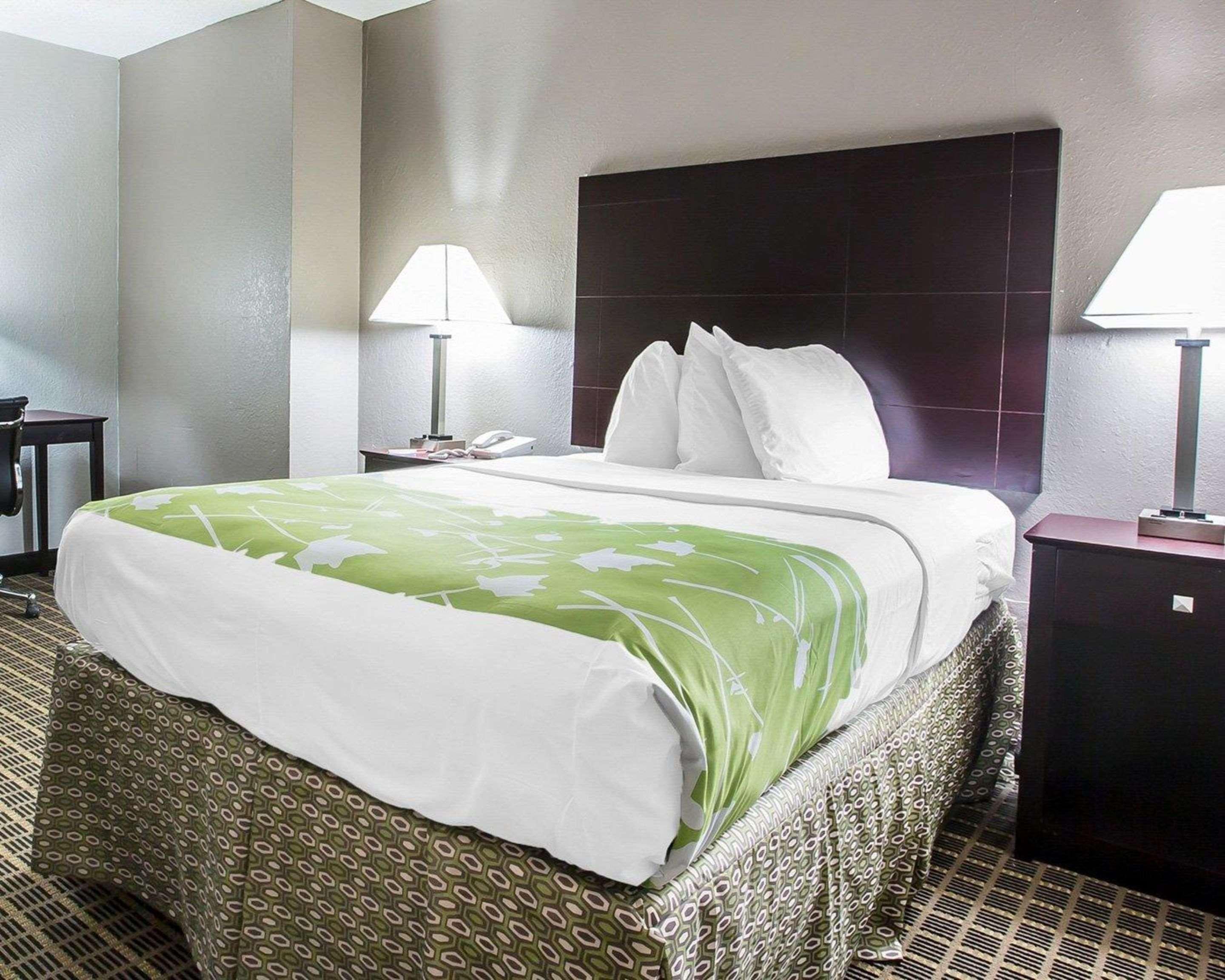 Econo Lodge Birmingham Hoover Bagian luar foto