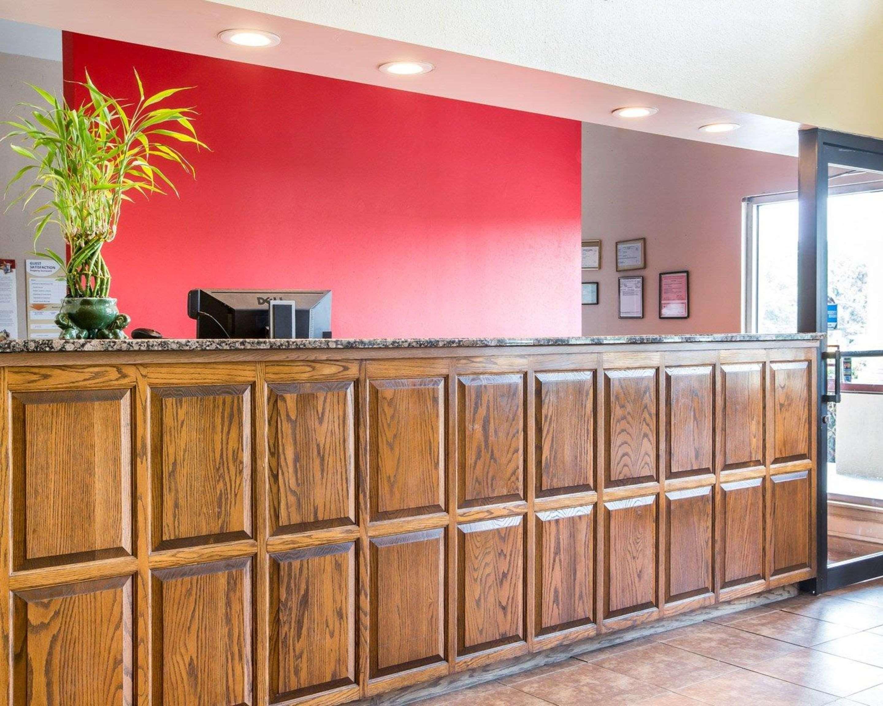 Econo Lodge Birmingham Hoover Bagian luar foto