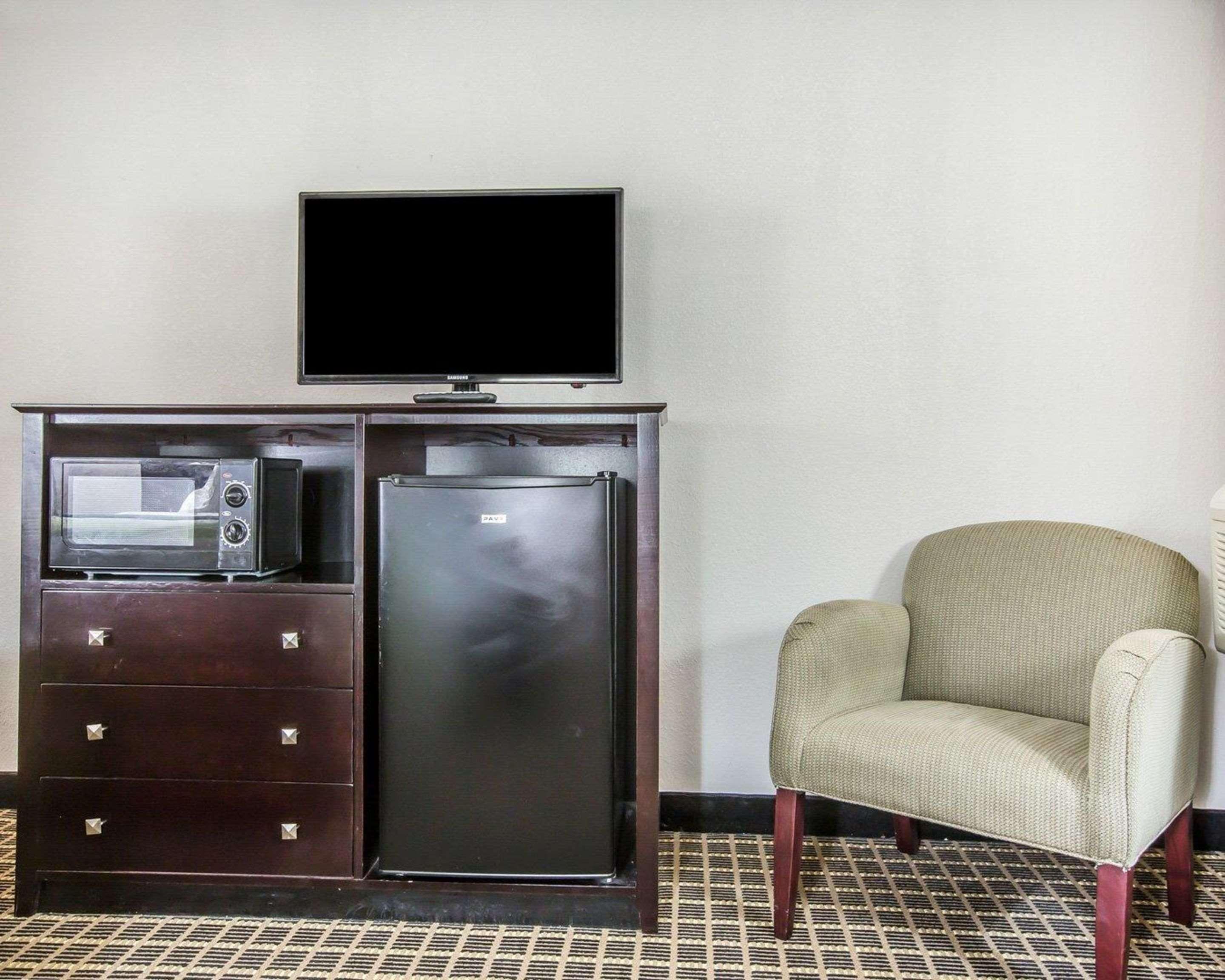 Econo Lodge Birmingham Hoover Bagian luar foto