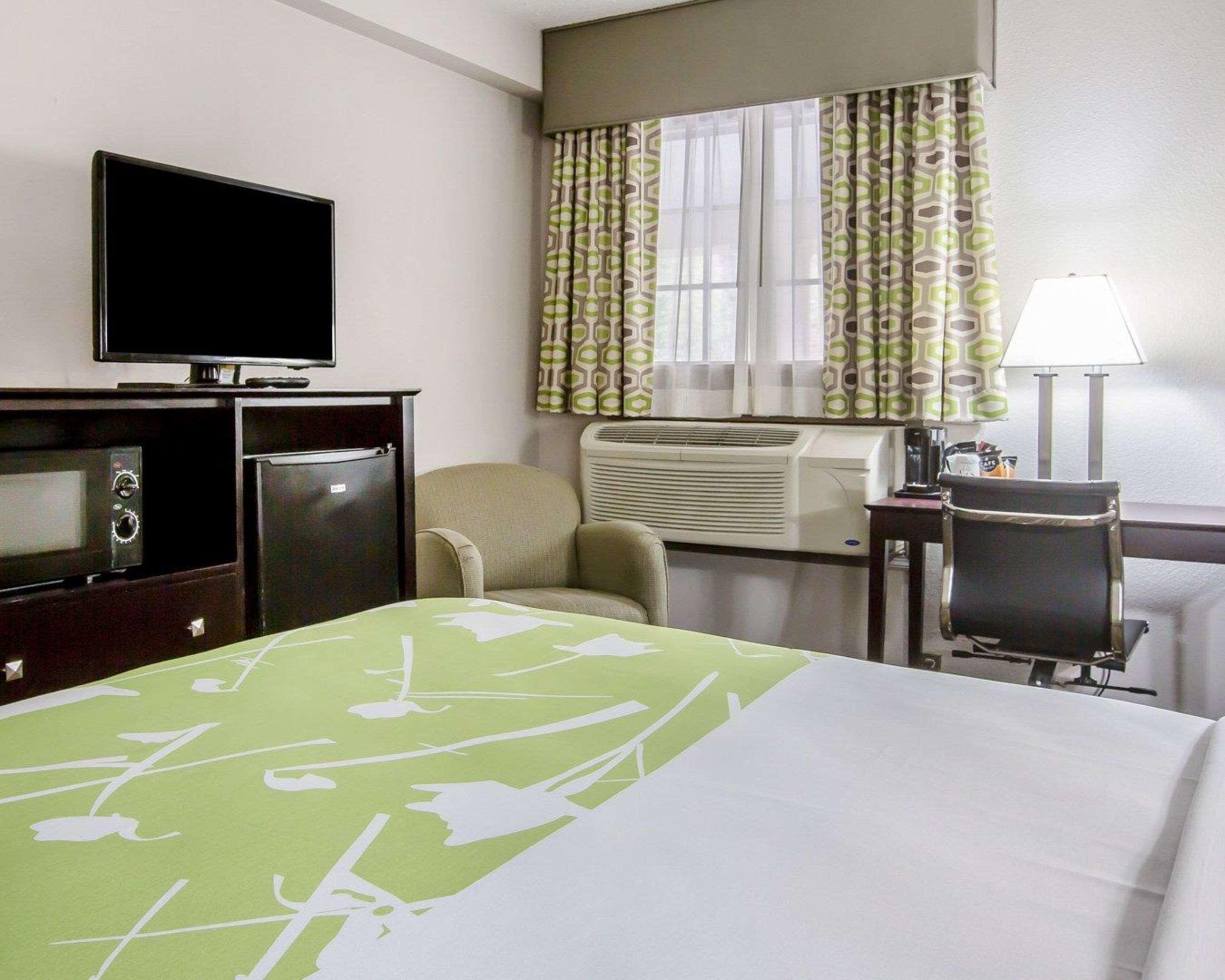 Econo Lodge Birmingham Hoover Bagian luar foto