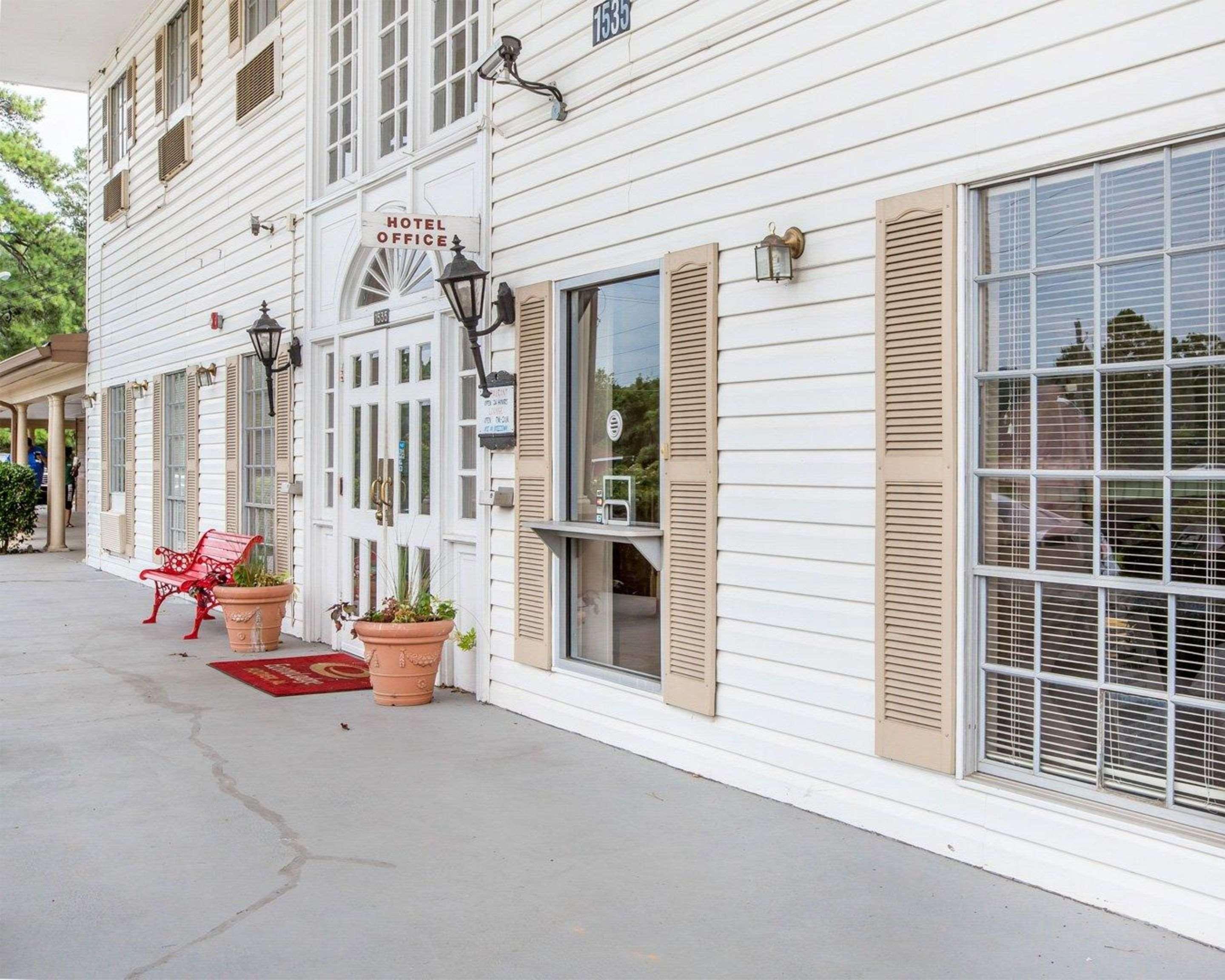 Econo Lodge Birmingham Hoover Bagian luar foto