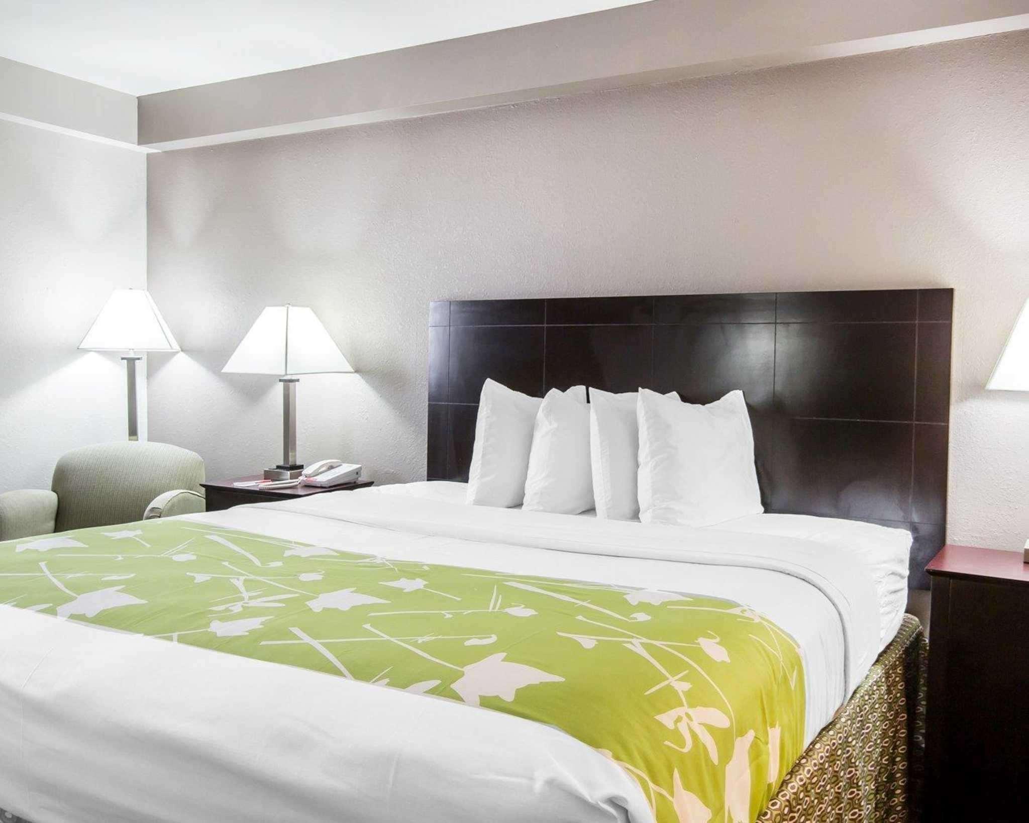 Econo Lodge Birmingham Hoover Bagian luar foto