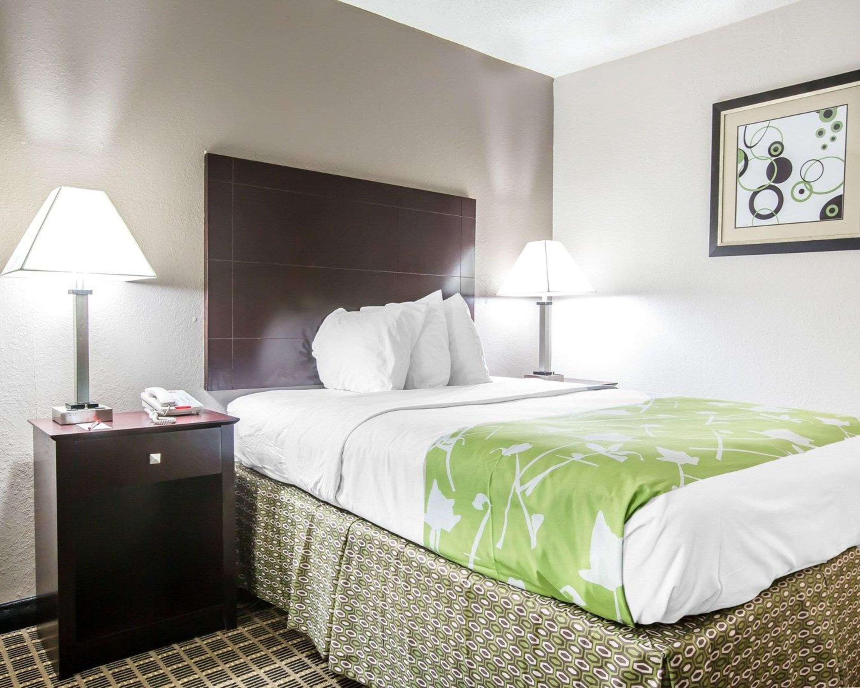 Econo Lodge Birmingham Hoover Bagian luar foto