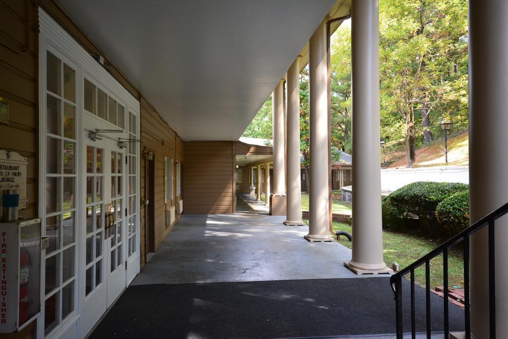 Econo Lodge Birmingham Hoover Bagian luar foto
